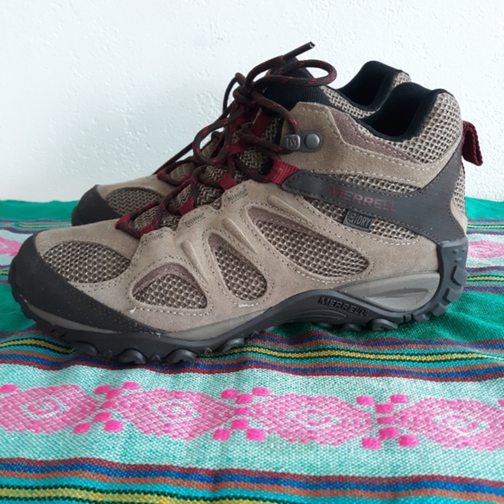 Unworn Merrell size 10 Yokota women's hiking boots